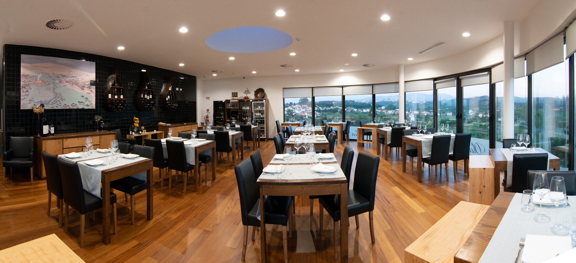 Restaurant Olea mit Panoramablick auf die Landschaft von Bobadela.